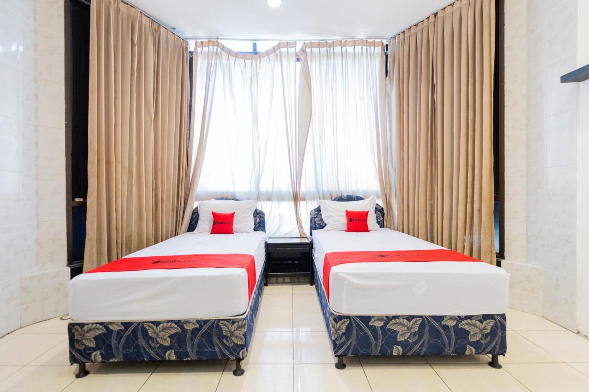 Sparkling Hotel RedPartner Surabaya Exterior foto