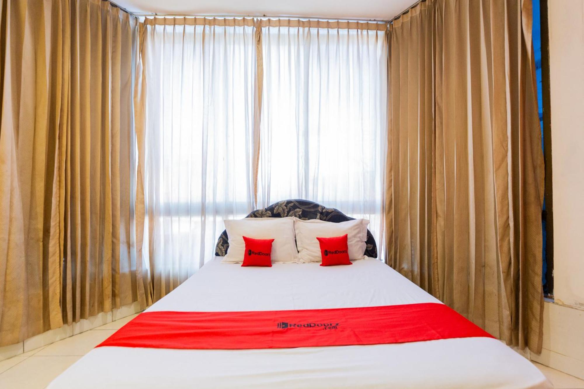 Sparkling Hotel RedPartner Surabaya Exterior foto